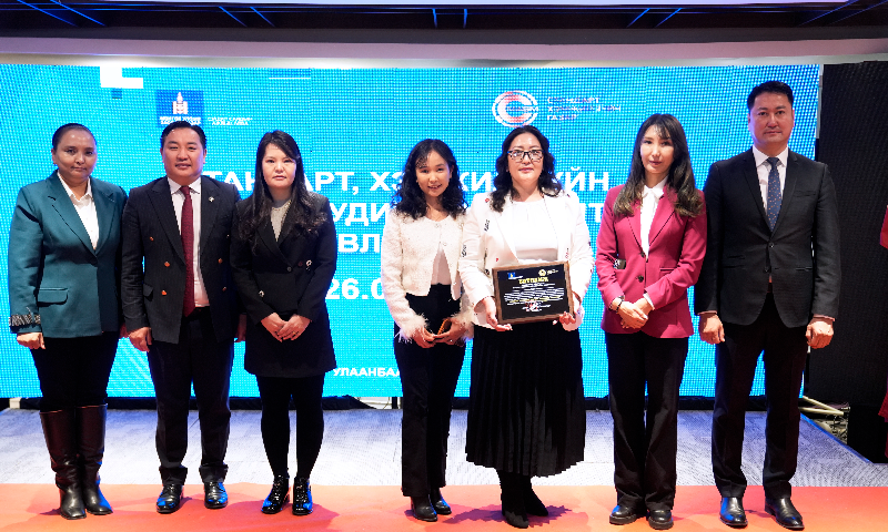 
&#55357&#56399Стандарт, хэмжил зүйн салбарын үйл ажиллагааг олон нийтэд сурталчлах, мэдээлэх, мэдээллийн ил тод байдлыг хангах зорилтын хүрээнд 21 аймгийн дунд зохион байгуулагдсан  "СТАНДАРТ ХӨГЖЛИЙН ТУЛГУУР, НИЙГМИЙН БАТАЛГАА" цахим уралдаанд Өвөрхангай аймгийн Стандарт, хэмжил зүйн хэлтэс ТЭРГҮҮН байр эзэллээ.
&#55357&#56399Нийт албан хаагч нартаа баяр хүргэж, цаашдын ажил хөдөлмөрт нь амжилт хүсье.&#55358&#56617&#55358&#56617&#55358&#56617