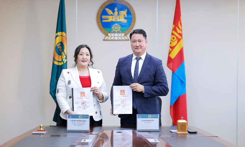  Стандарт, хэмжил зүйн газрын дарга С.Батбаатар зохион байгуулалтын үндсэн 10 нэгж болон 21 аймаг дахь төсвийн шууд захирагч Стандарт, хэмжил зүйн хэлтсийн дарга нартай 2026 оны гүйцэтгэлийн төлөвлөгөөг байгууллаа. 
 Стандарт, хэмжил зүйн газар нь Монгол Улсын хөгжлийн чиг хандлагад нийцүүлэн хүний эрүүл мэнд, хүрээлэн байгаа орчин, бүтээгдэхүүний чанар, аюулгүй байдлыг хангах, экспортыг нэмэгдүүлэх, үндэсний үйлдвэрлэлийг хөгжүүлэхэд хэмжил зүй, стандартчилал, сорьцын хяналт, тохирлын үнэлгээний бодлого, үйл ажиллагаагаар дэмжлэг үзүүлж, чанартай төрийн үйлчилгээг мэргэшсэн, чадварлаг хүний нөөцөд тулгуурлан хэрэглэгчдээ хүргэх томоохон зорилгыг дэвшүүлэн ажиллаж байна.
