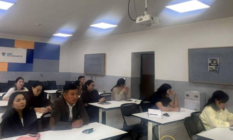 Аймгийн Хөдөлмөр, халамж, үйлчилгээний газрын хамт олонд Стандарт, хэмжил зүйн салбарын болон хэлтсийн үйл ажиллагаа, стандартын цахим санг сурталчлан таниулж, төрийн албаны нийтлэг  стандартуудаар сургалт мэдээлэл хийлээ. 